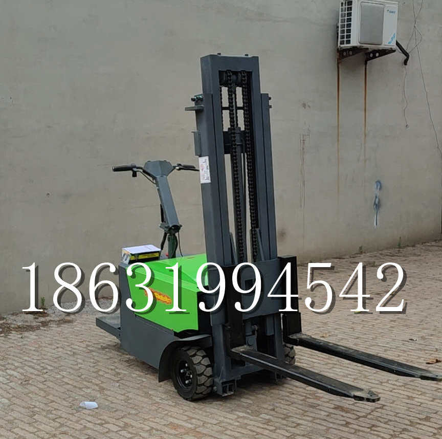 禄丰县优程全电动叉车插腿式堆高车液压装卸车1.5吨升高小型站驾式铲车
